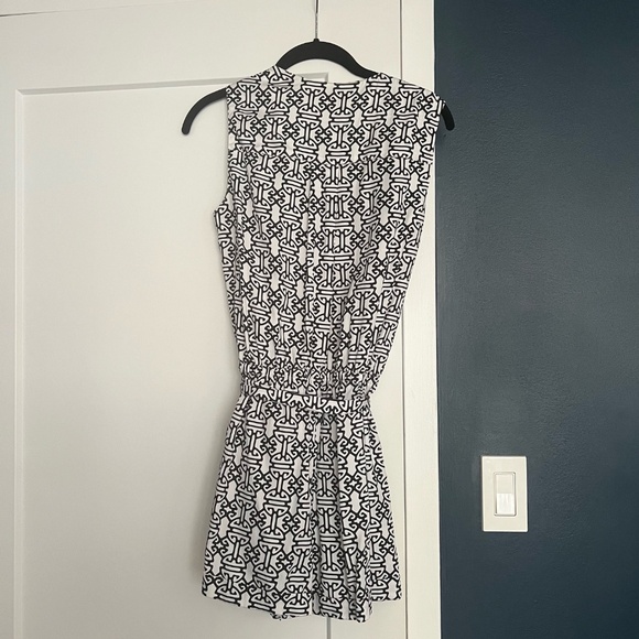 bebe Blalck and white Greek-print Shorts Romper/Jumper - Picture 3 of 6